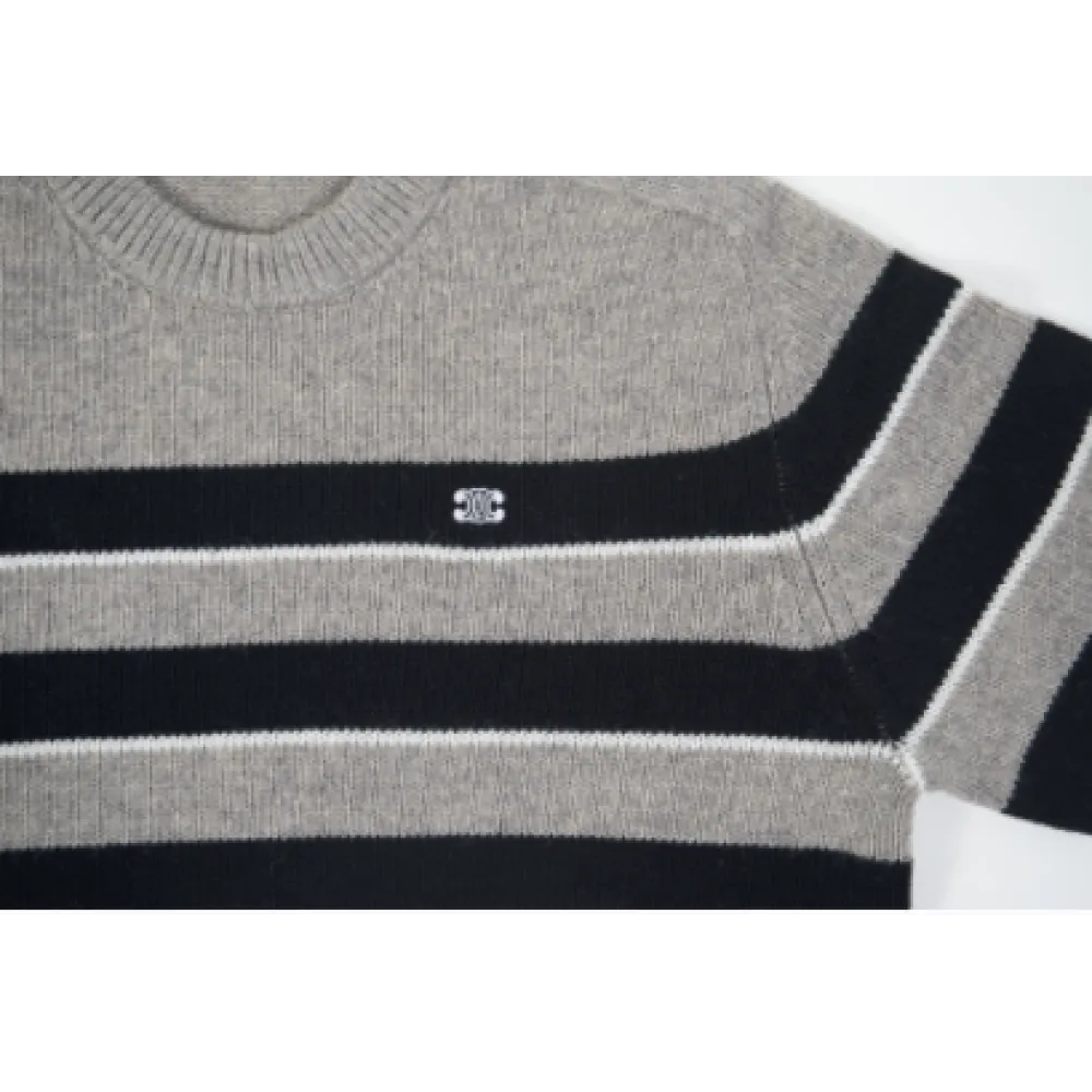 TRIOMPHE CREW NECK SWEATER IN STRIPED WOOL LIGHT REY/BLACK