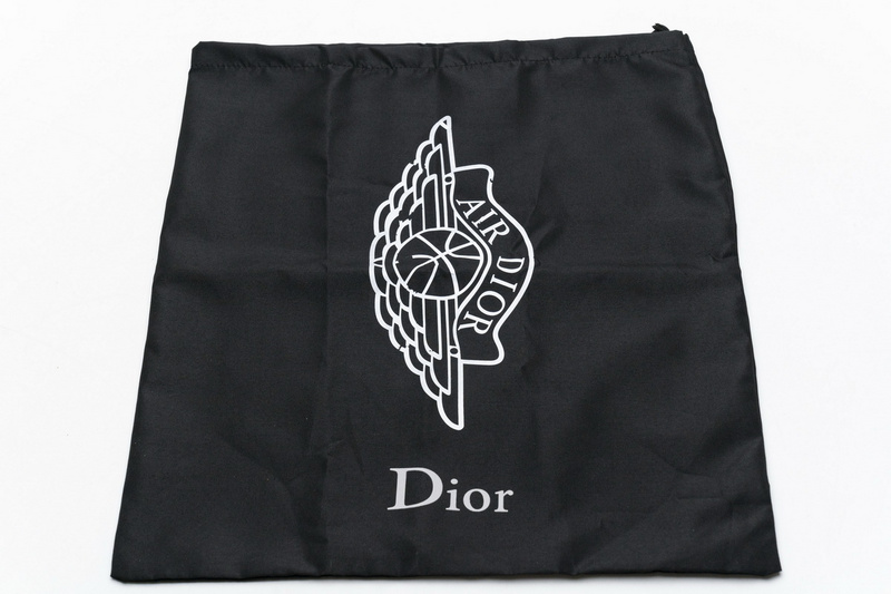 XH Dior x Air Jordan 1 High OG