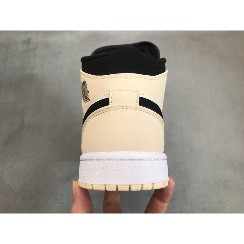 MID Air Jordan 1 Mid Barely Orange