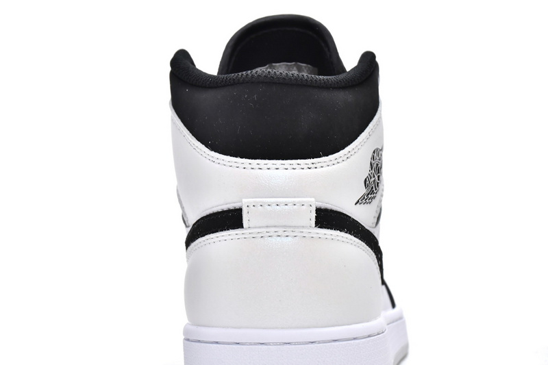 MID Air Jordan 1 Mid Diamond Shorts