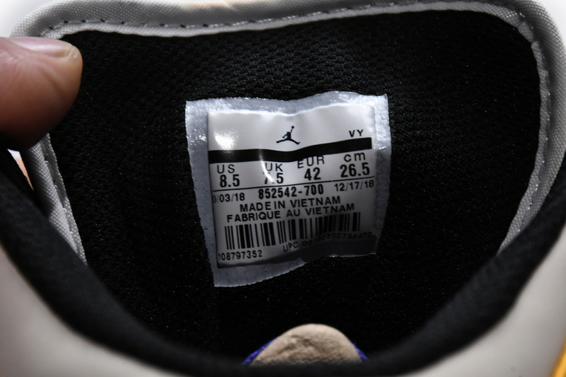 MID Air Jordan 1 Mid SE Lakers