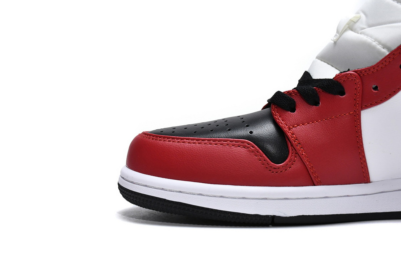 MID Air Jordan 1 Mid Chicago Black Toe