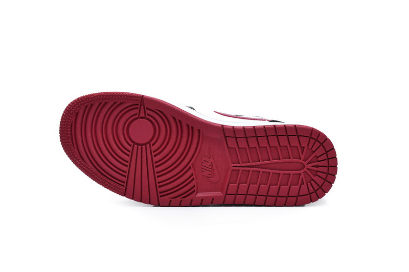 MID Air Jordan 1 Mid Bred Toe