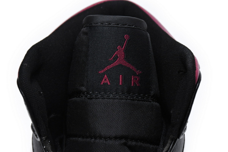 MID Air Jordan 1 Mid Bred Toe