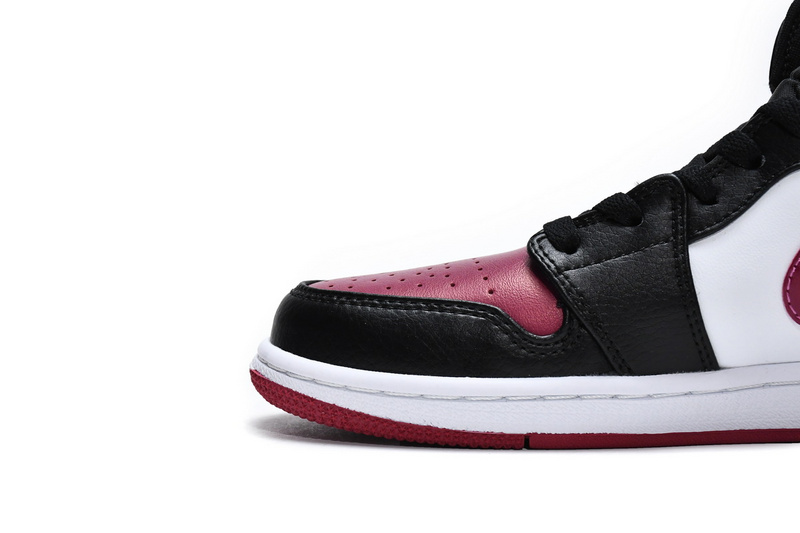 MID Air Jordan 1 Mid Bred Toe