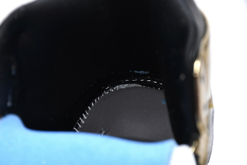 MID Air Jordan 1 Mid SE GS Metallic Gold