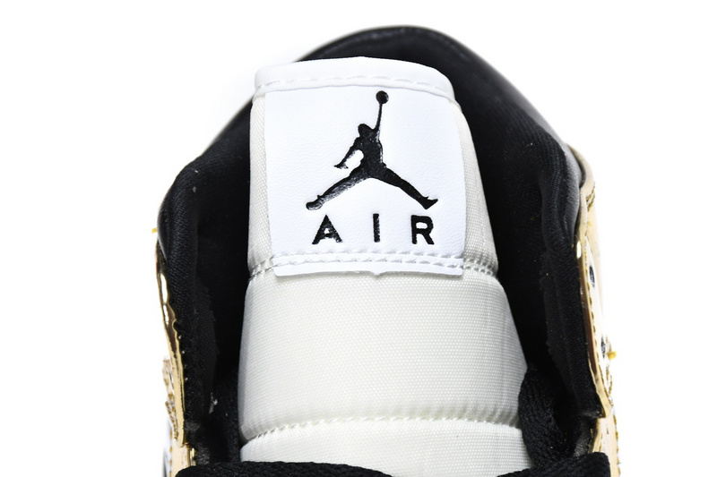 MID Air Jordan 1 Mid SE GS Metallic Gold