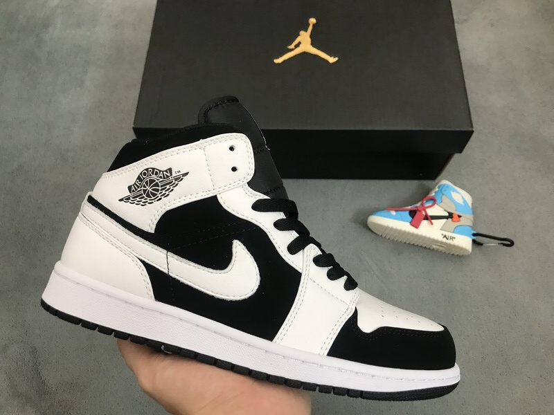 MID Air Jordan 1 Mid Tuxedo