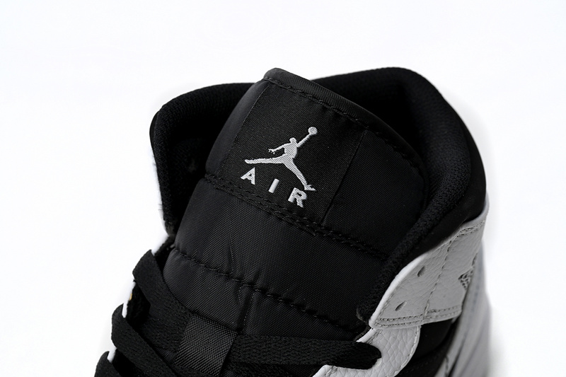 MID Air Jordan 1 Mid Tuxedo