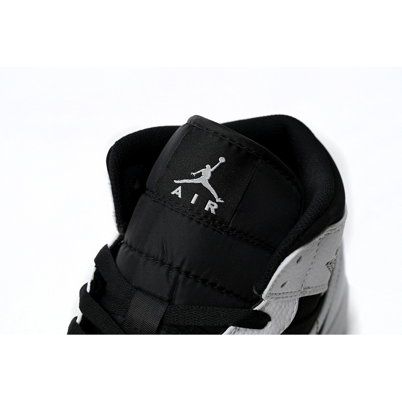 MID Air Jordan 1 Mid Tuxedo