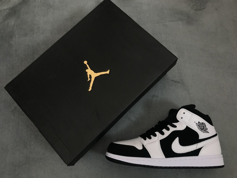 MID Air Jordan 1 Mid Tuxedo