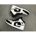 MID Air Jordan 1 Mid Tuxedo