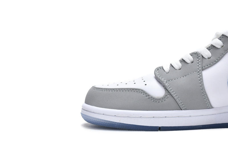 MID Air Jordan 1 Mid Wolf Grey Aluminum