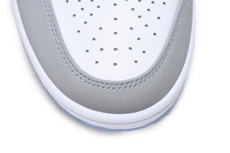 MID Air Jordan 1 Mid Wolf Grey Aluminum