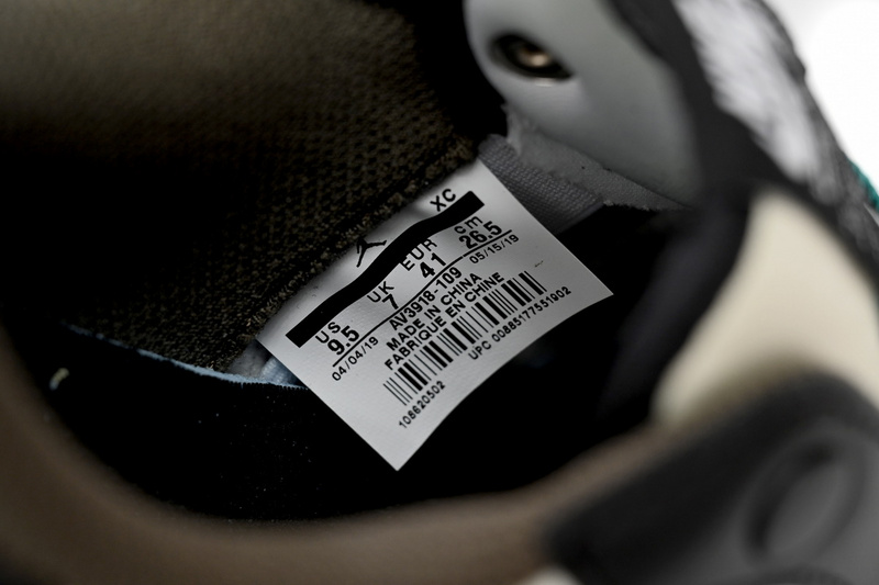 Q3 Air Jordan 1 Low Small Barb