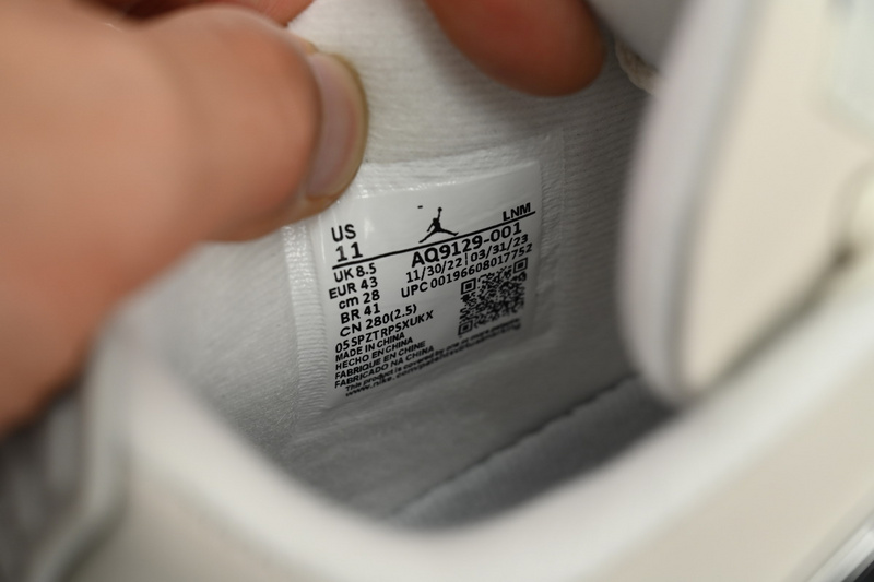 Q4 Batch  Air Jordan 4 WMNS “Frozen Moments”