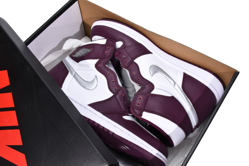 XH  Air Jordan 1 High OG Bordeaux