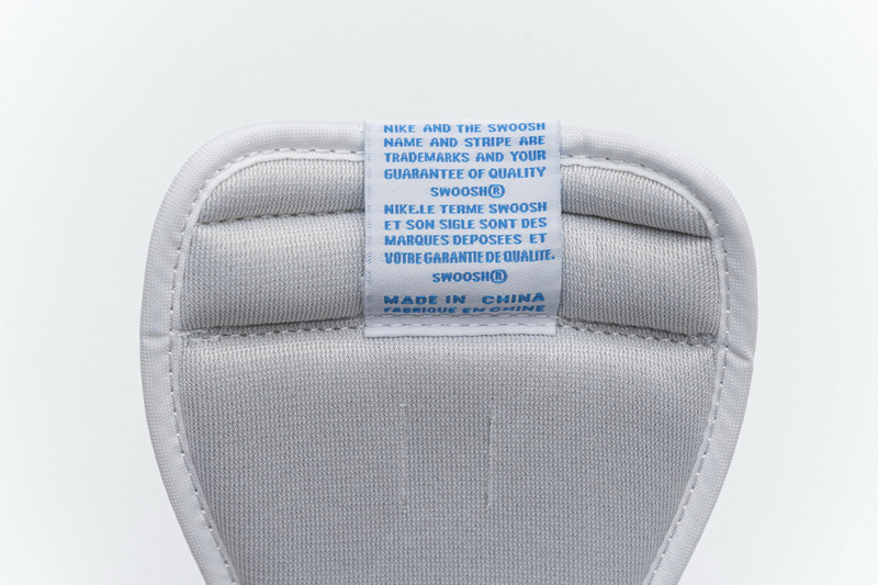 XH  Air Jordan 1 RetroUNC