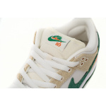 SX Nike SB Dunk Low ’White Lobster‘