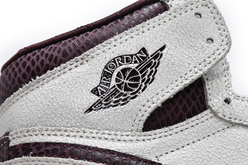  XP  Air Jordan 1 High OG Grey Brown Snake Pattern