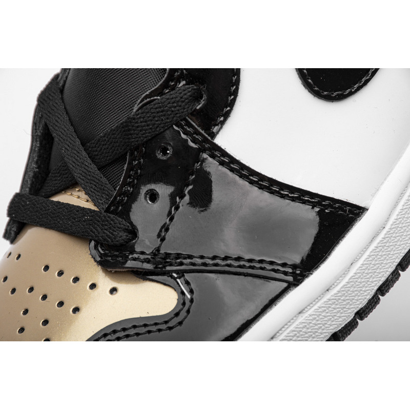  XP Air Jordan 1 Retro High OG “Gold Toe” 
