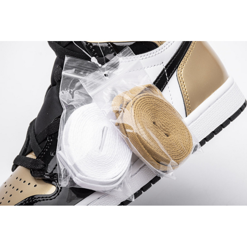  XP Air Jordan 1 Retro High OG “Gold Toe” 
