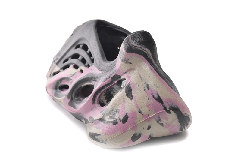 Adidas Yeezy Foam Runner MX Carbon