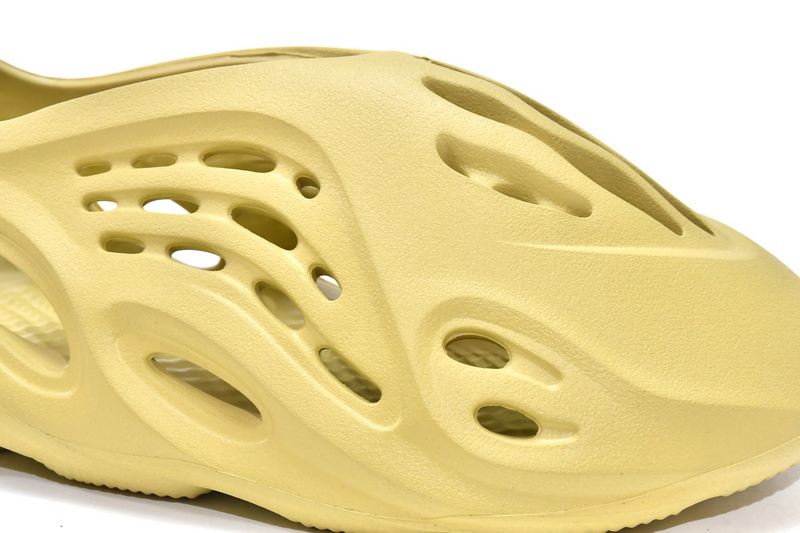 Adidas Yeezy Foam Runner Sulfur