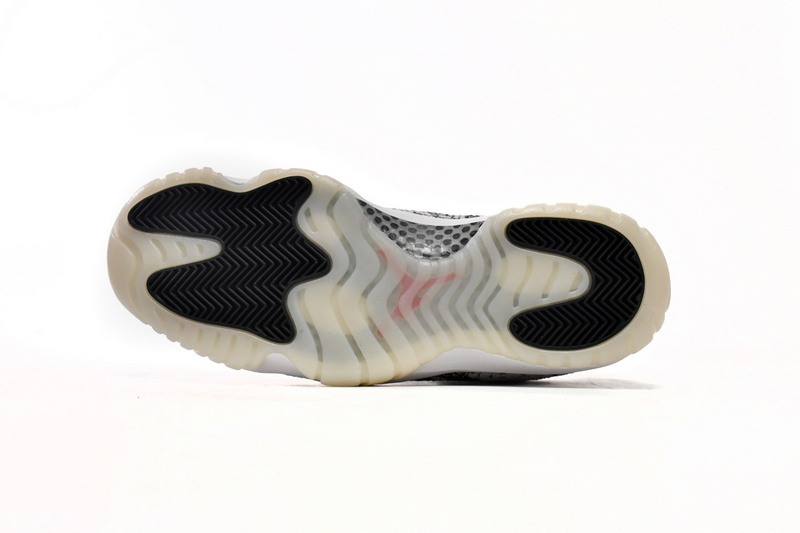 XH Air Jordan 11 Retro Low Light Bone Snakeskin
