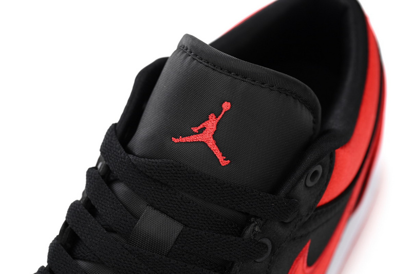 XH Air Jordan 1 "Satin Bred"