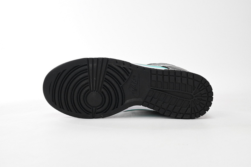 GB Diamond Supply Co. x Nike SB Dunk Low Diamond