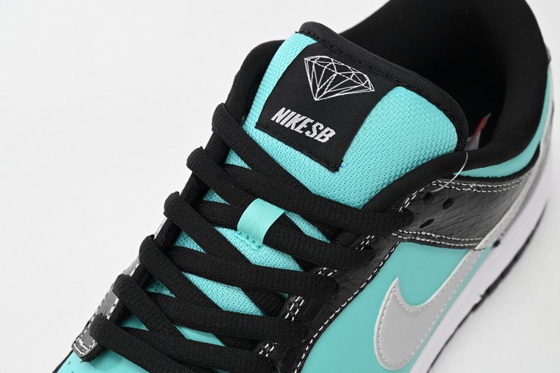 GB Diamond Supply Co. x Nike SB Dunk Low Diamond
