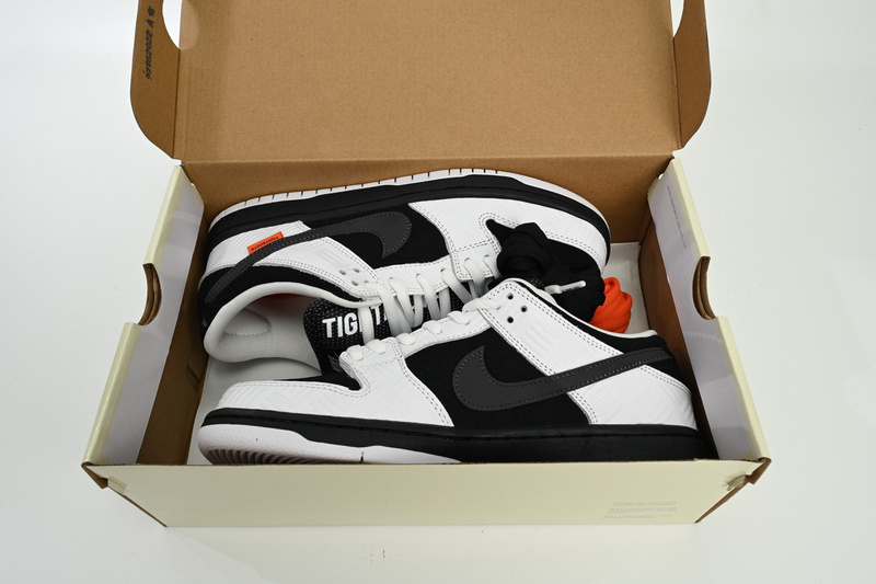 GB TIGHTBOOTH x Nike SB Dunk Low Panda Co Branding