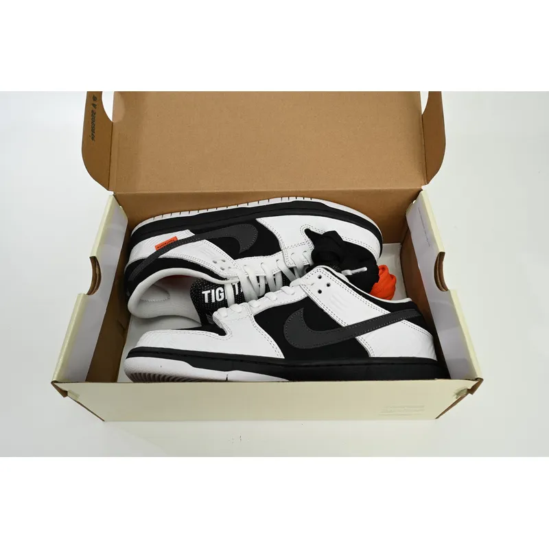 GB TIGHTBOOTH x Nike SB Dunk Low Panda Co Branding