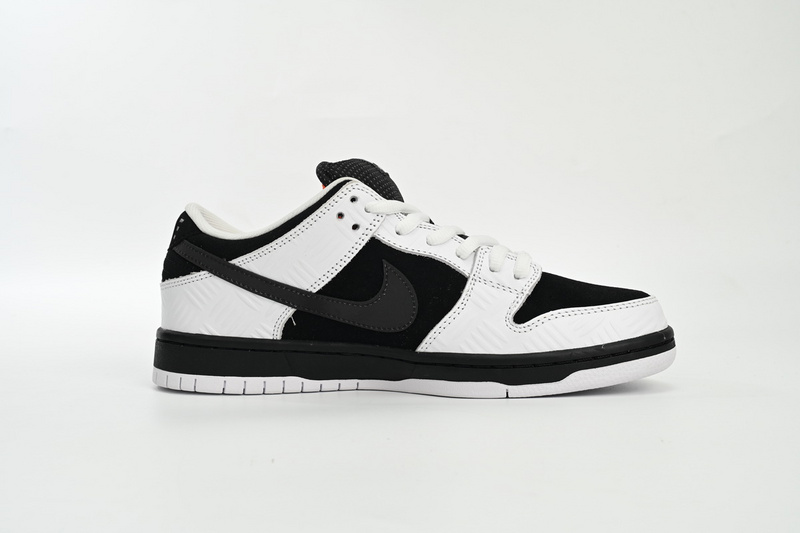 GB TIGHTBOOTH x Nike SB Dunk Low Panda Co Branding
