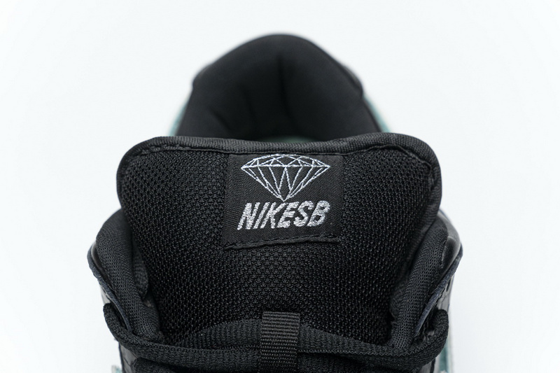 LF  Nike SB Dunk Low Pro OG QS “Black Diamond”