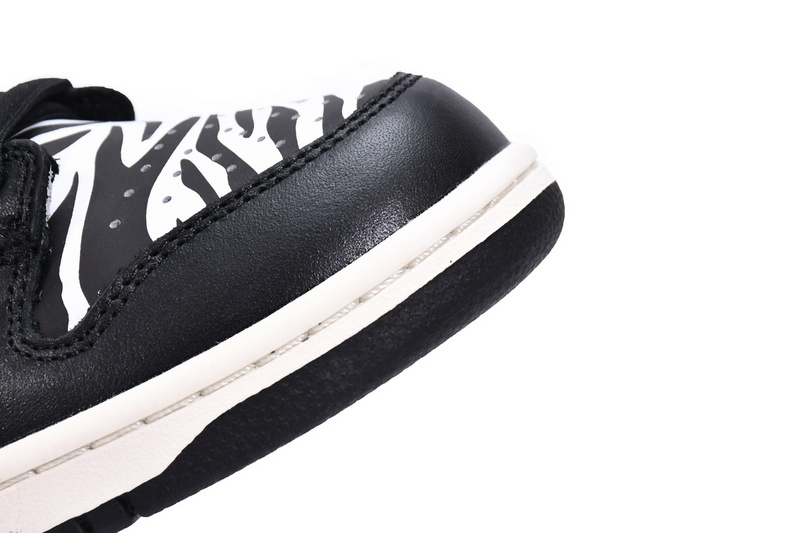 LF Quartersnacks x Nike SB Dunk Low Zebra