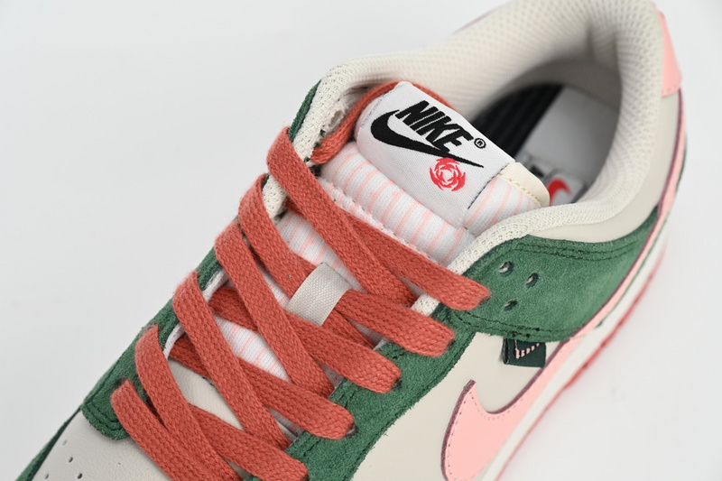 SX Nike Dunk Low “All Petals United”