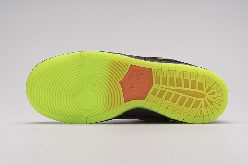 SX Nike SB Dunk Low “Night Of Mischief”