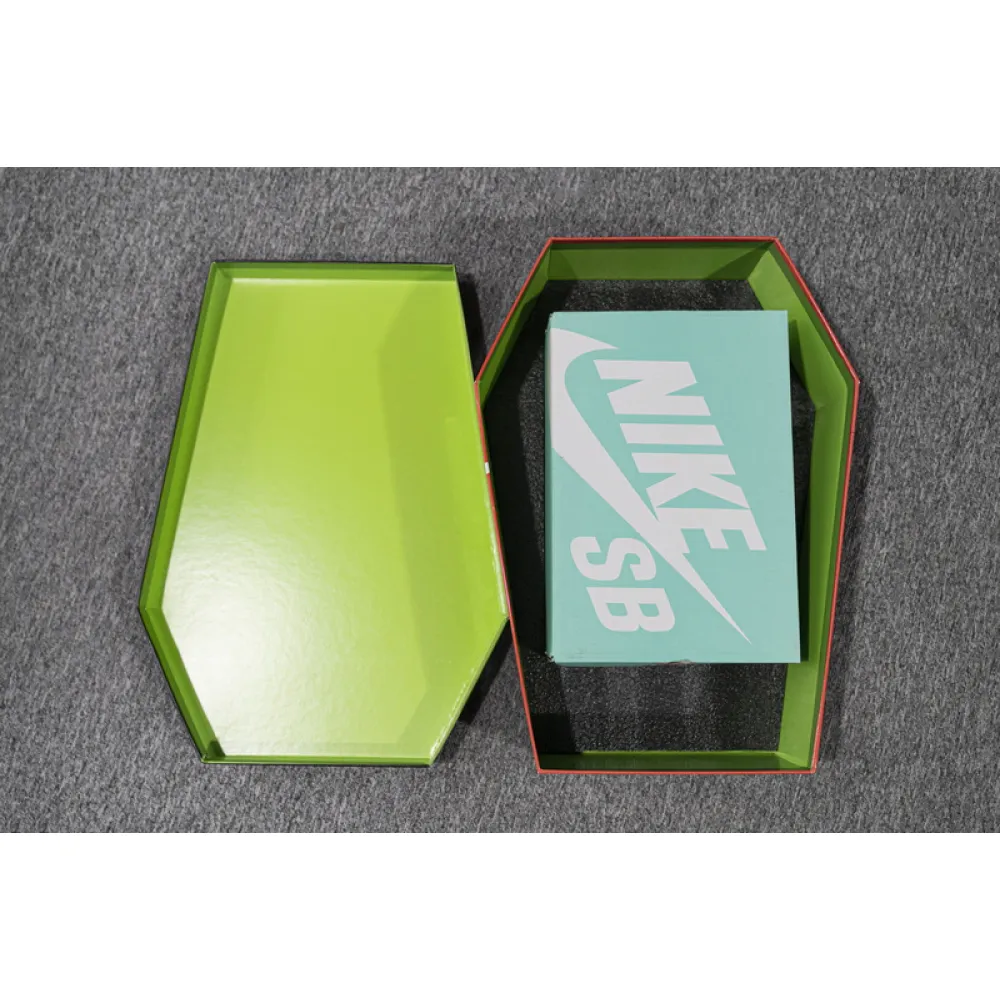 SX Nike SB Dunk Low “Night Of Mischief”
