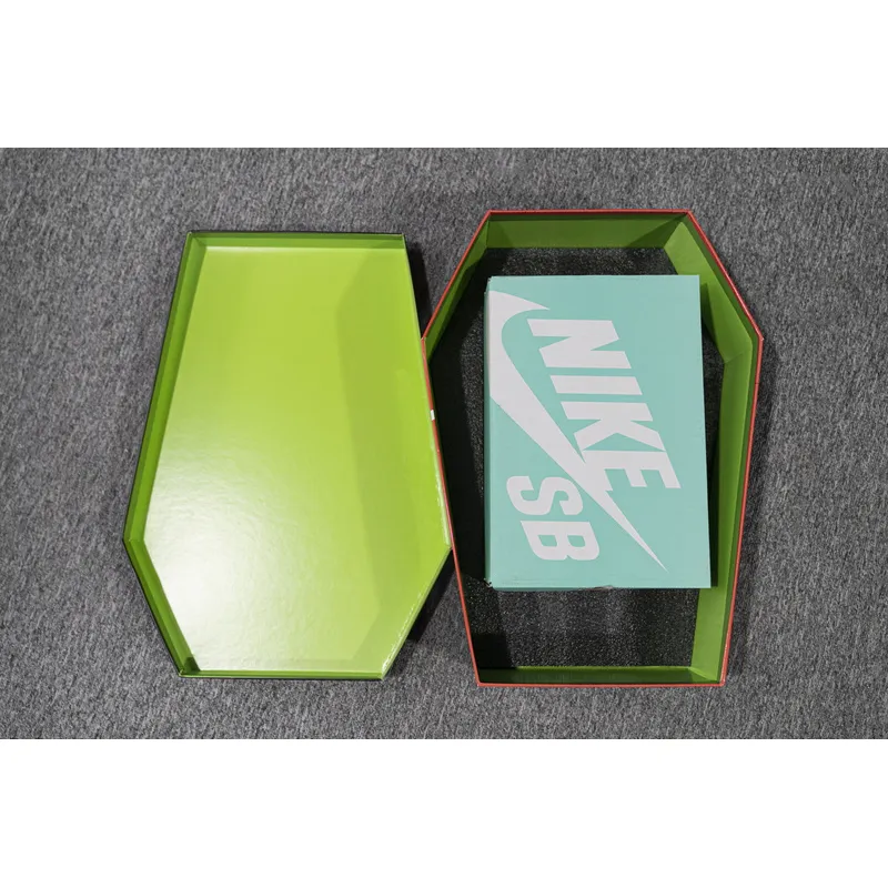 SX Nike SB Dunk Low “Night Of Mischief”