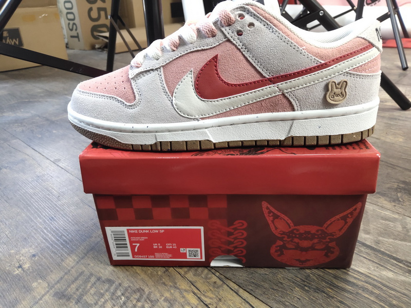 SX Nike SB Dunk Low “Year of the Rabbit”