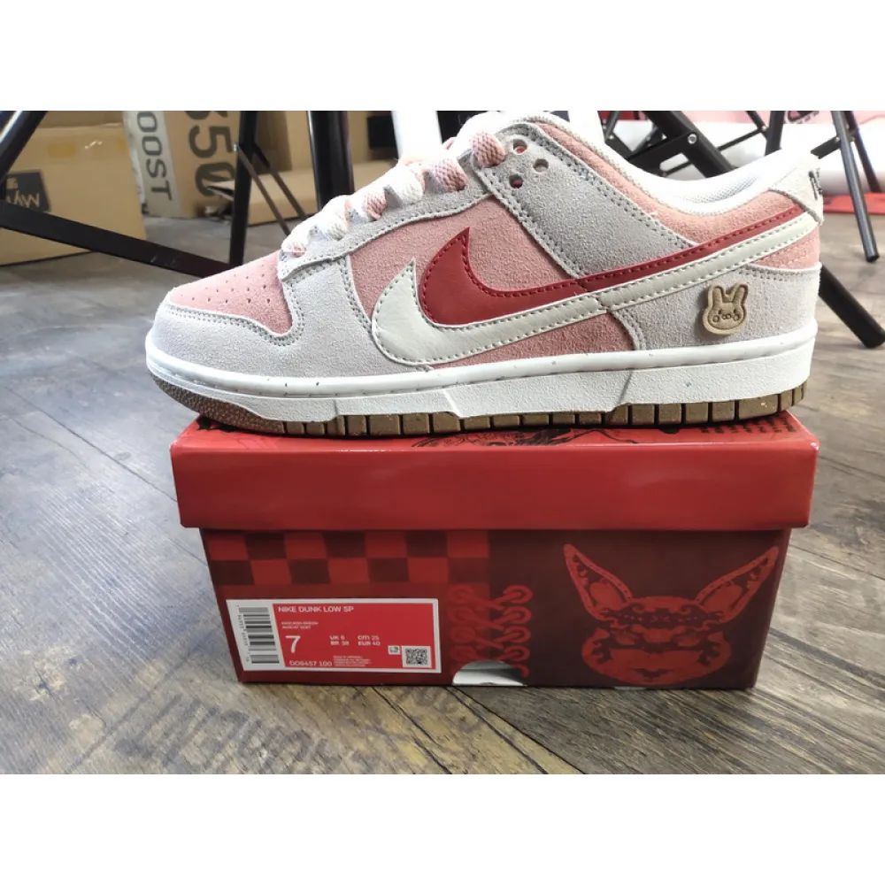 SX Nike SB Dunk Low “Year of the Rabbit”