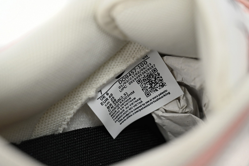 SX Nike SB Dunk Low “Year of the Rabbit”