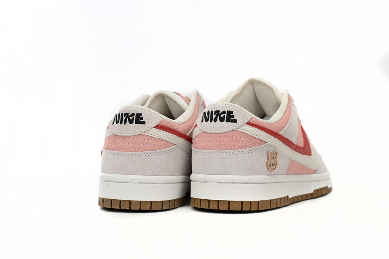 SX Nike SB Dunk Low “Year of the Rabbit”