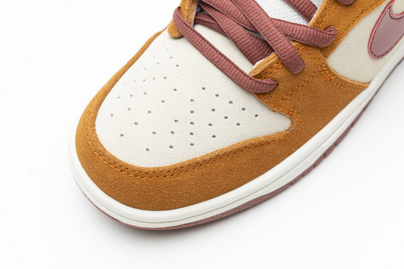 SX Nike SB Dunk Low Pro Dark Russet Cedar