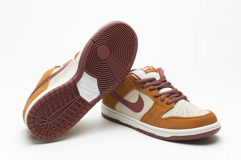 SX Nike SB Dunk Low Pro Dark Russet Cedar