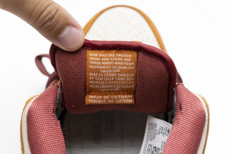 SX Nike SB Dunk Low Pro Dark Russet Cedar