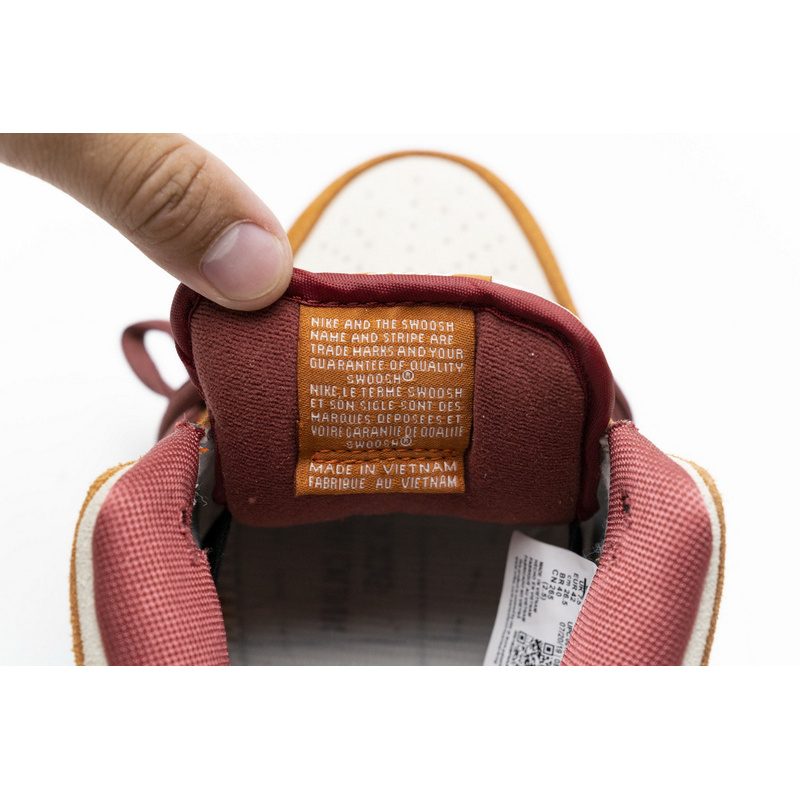 SX Nike SB Dunk Low Pro Dark Russet Cedar