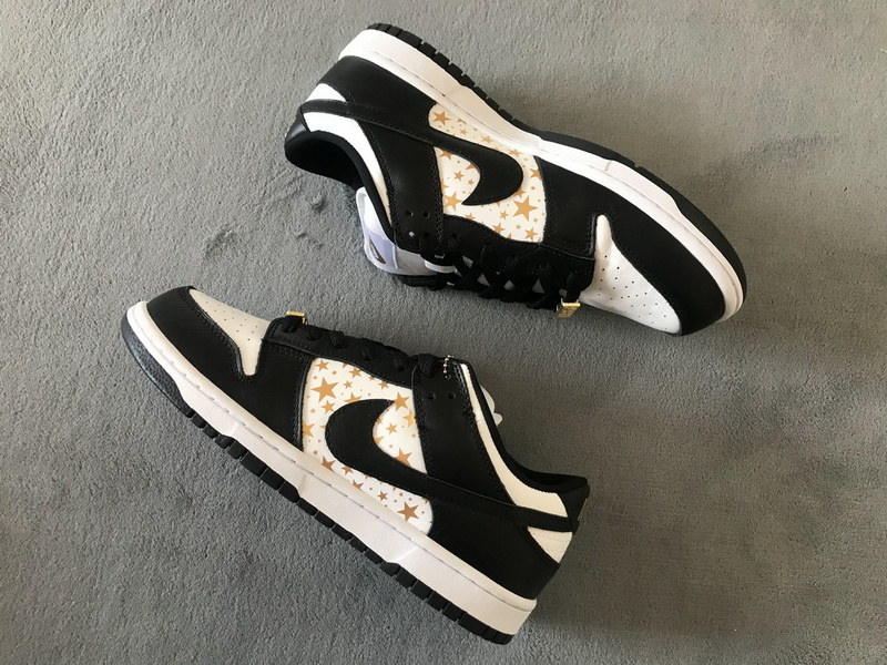 SX Supreme x Nike SB Dunk Low Black Stars